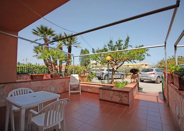 Villetta Santa Lucia con patio e giardino by Wonderful Italy Cefalù